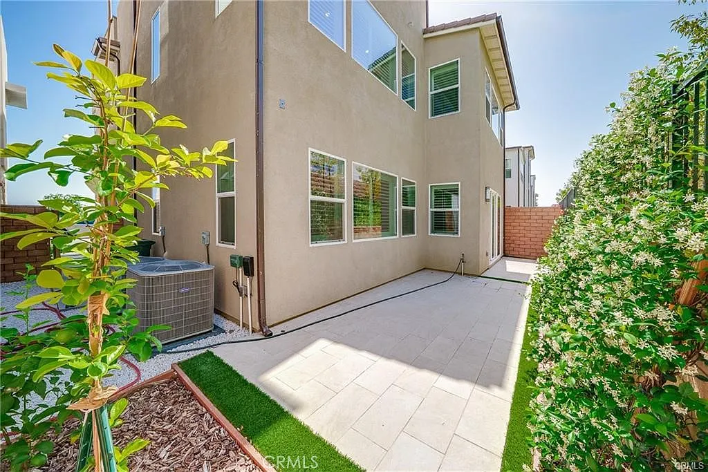 5 bed, 4.5 bath, 2950 sqft, $7,500 — Photo 4