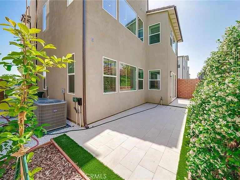 438 Sycamore Dr — Photo 4