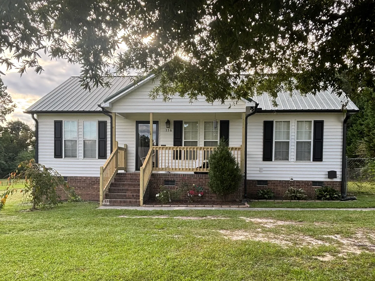 3 bed, 1200 sqft, $1,700 — Photo 1