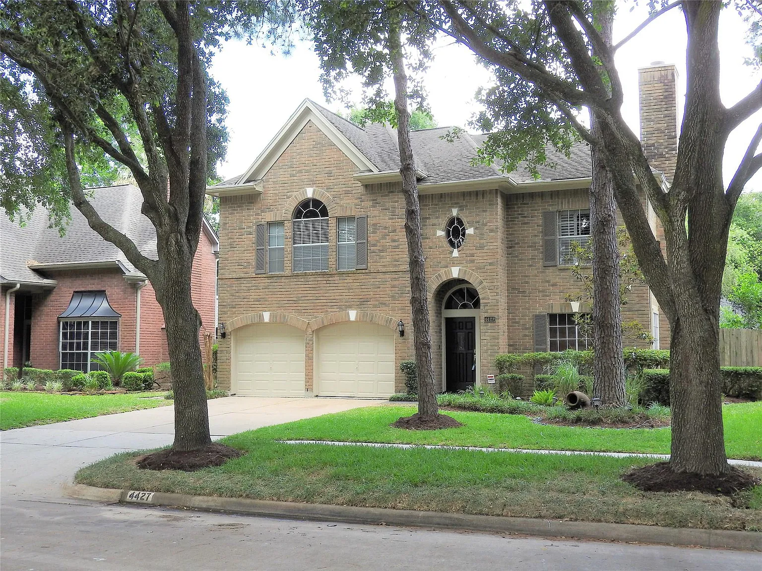 3 bed, 2.5 bath, 2044 sqft, $2,100 — Photo 1