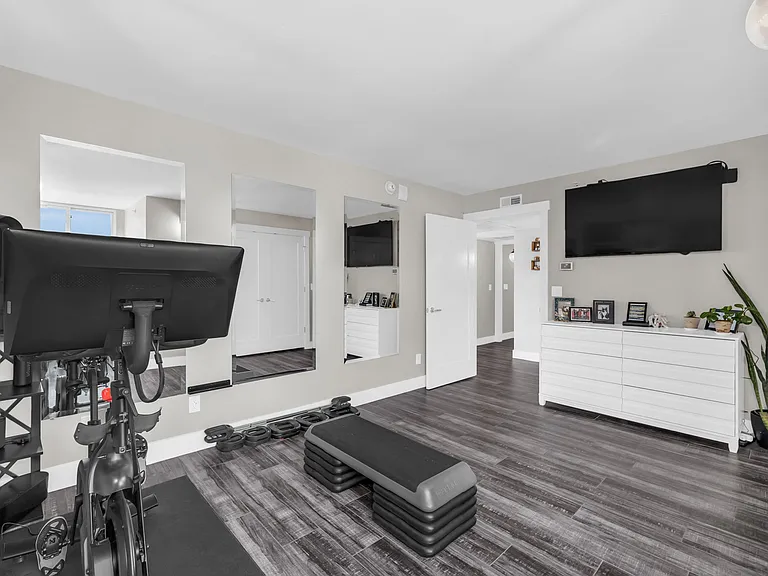230 E Broadway S #1209 — Photo 17