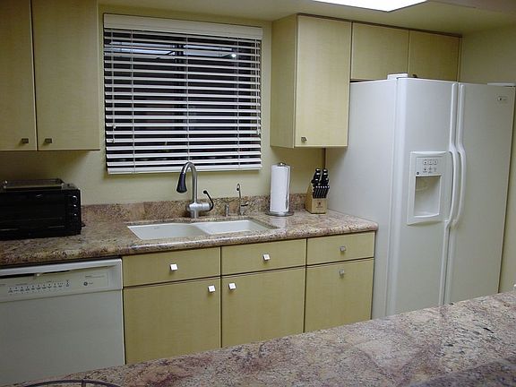 3rd image of 850 S River Dr Unit 1063