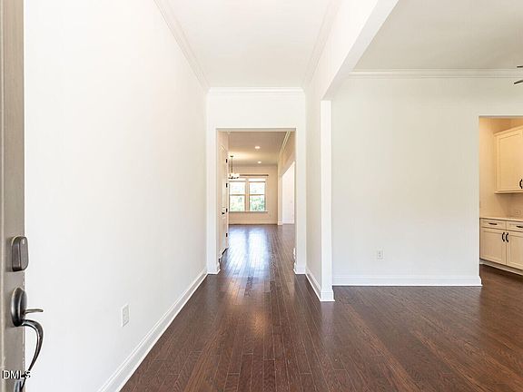 5th image of 817 Nijinski Way