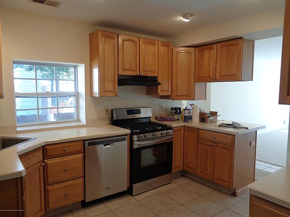 5th image of 38 Thomas Ave