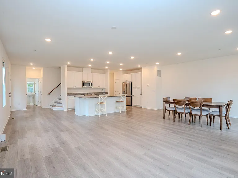 2601 American Pl — Photo 6