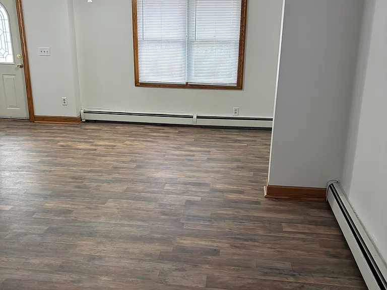 1416 Center St E — Photo 2