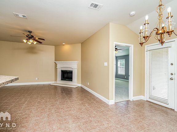 3rd image of 725 Acacia Dr