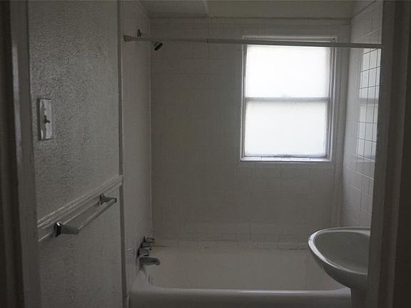 5th image of 4226 Wycliff Ave