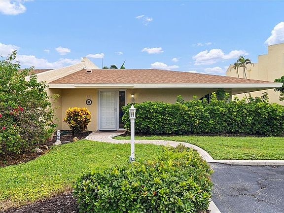 2nd image of 925 Palm View Dr APT 111