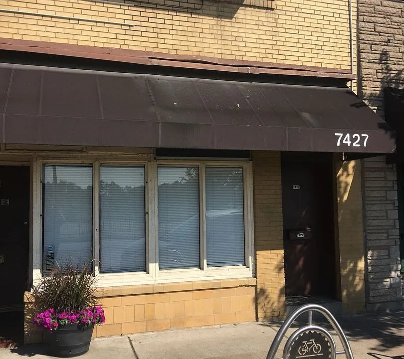 7425-7429 S Broadway S