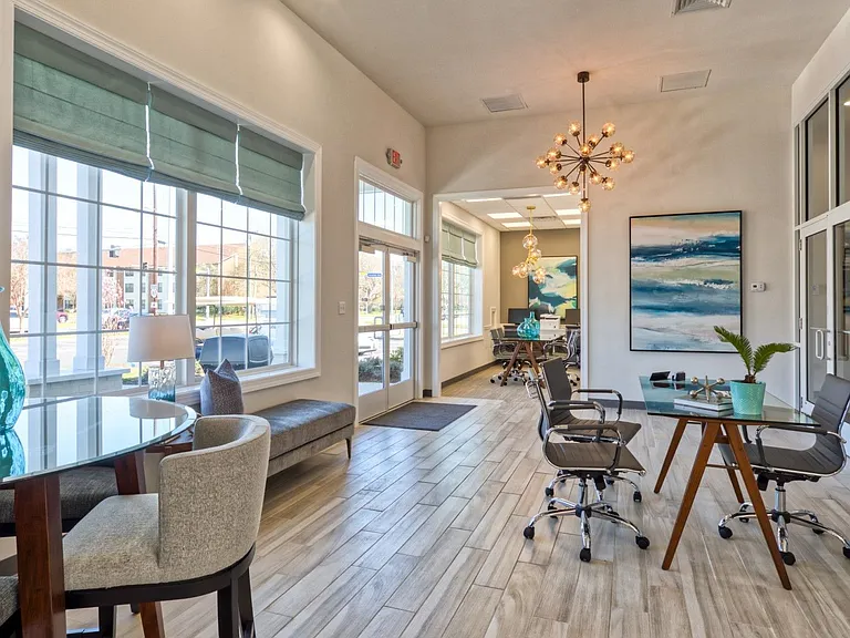 Colony Point Apartments — Photo 11