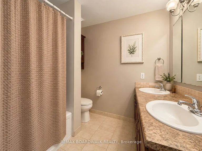 22 Bartley Cres — Photo 23