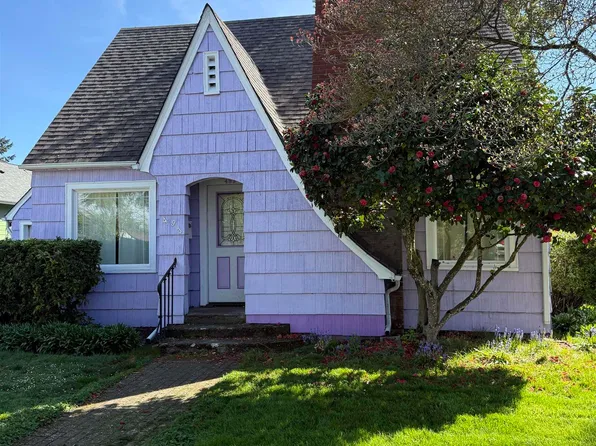 493 Park St, Lebanon, OR 97355