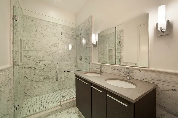 Rented by CORE | media 23