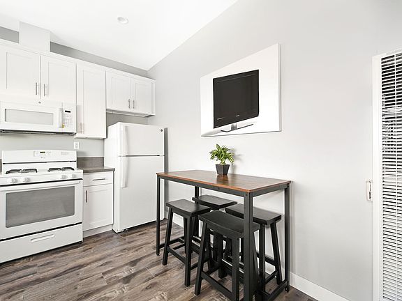 4th image of 939 W 66th St #3