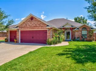 612 Loyd Ln, Moore, OK 73160
