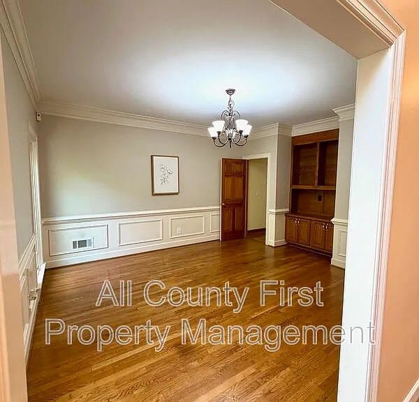 2438 Kings Arms Dr NE — Photo 3