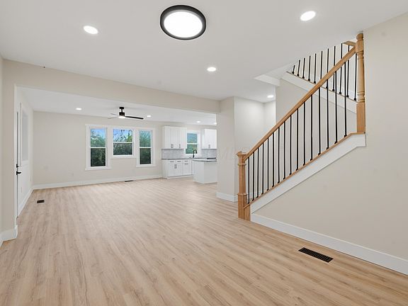 3rd image of 653 W Main St