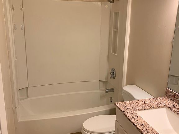 5th image of 810 Ridgeview Dr