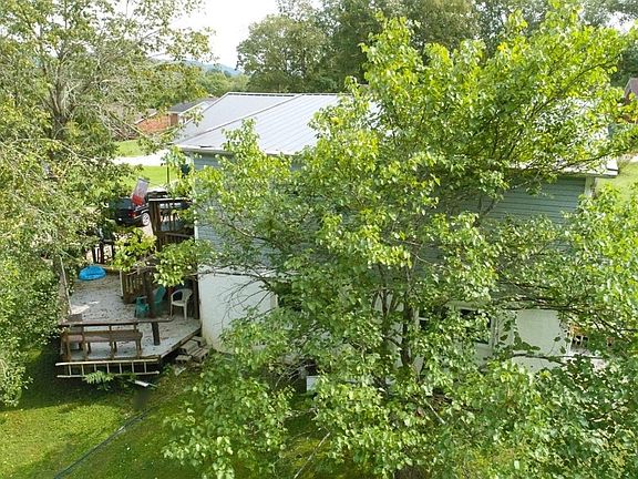 3rd image of 110 Forest Hill Dr
