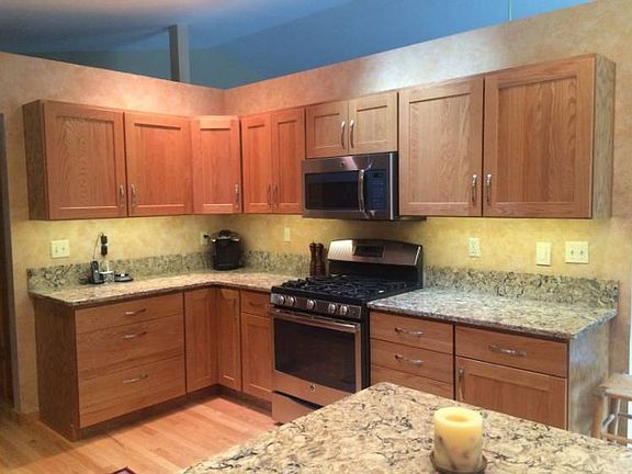 Second view of kitchen detail - stove is also gas for efficient cooking!
