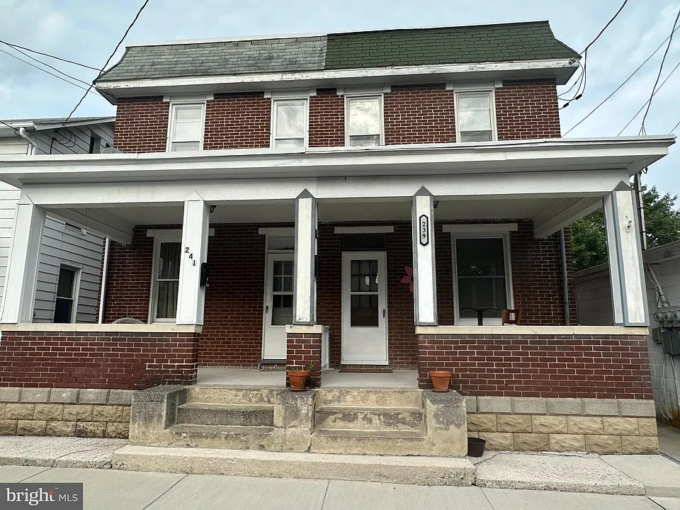 239 N Stratton St