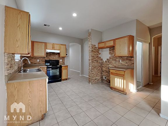 3rd image of 5651 S 11th Dr