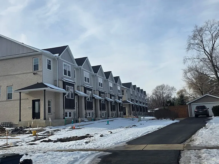 214 N Walnut St — Photo 33