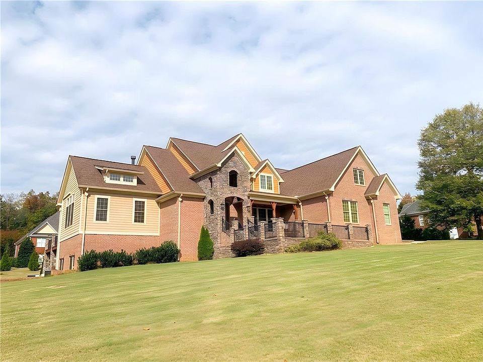 1st image of 204 Willow Wind Ct