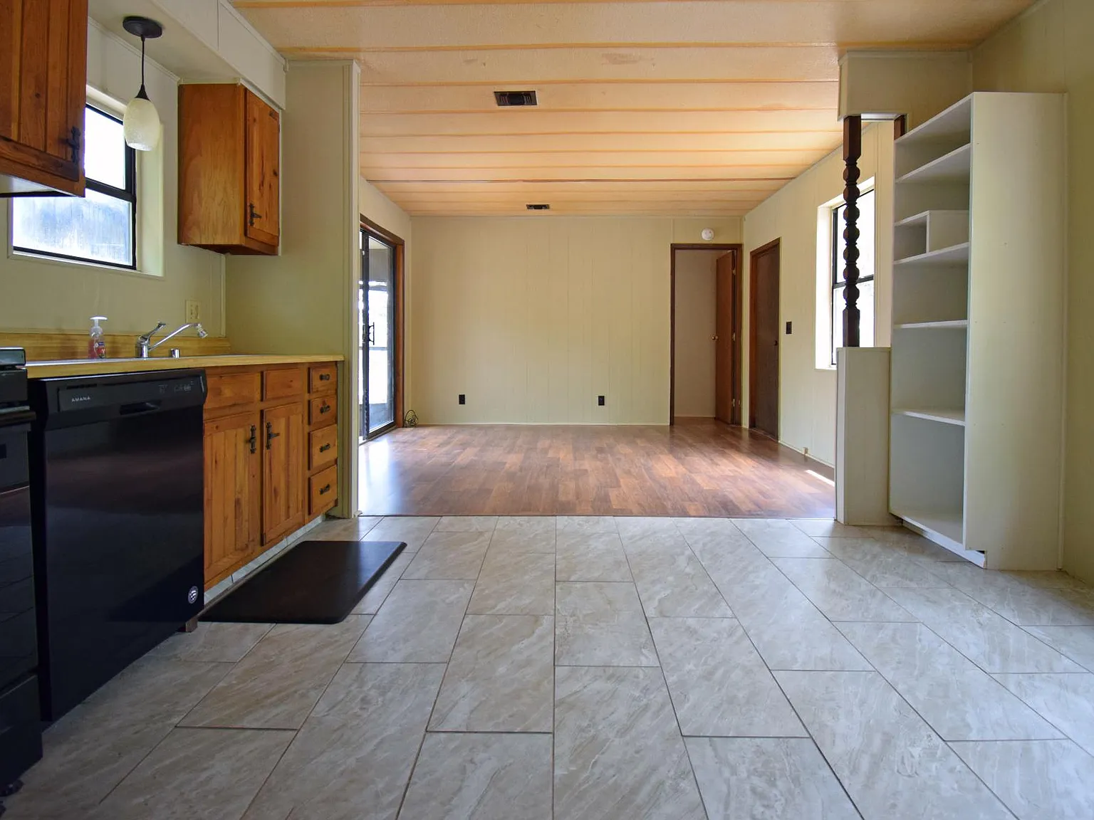 355 Quail Run St — Photo 2