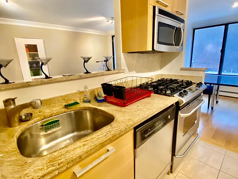 1155 Warburton Ave #12G — Photo 6