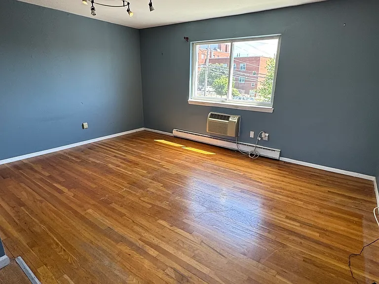 36 Woodbury Ave #2F — Photo 2