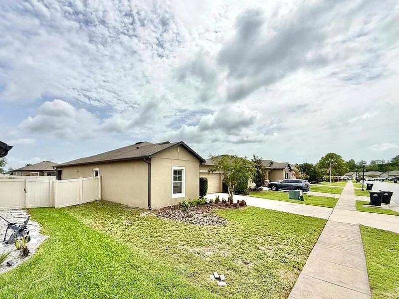 3 bed, 2.0 bath, 1440 sqft, $2,150 — Photo 3