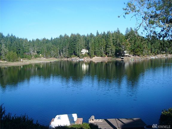 4th image of 101 NE Lakeshore Dr N