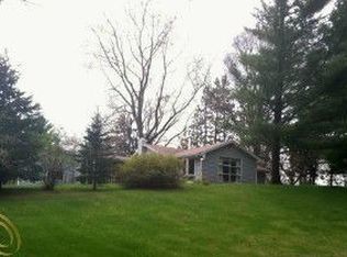 1464 Garden Rd, Milford, MI 48381