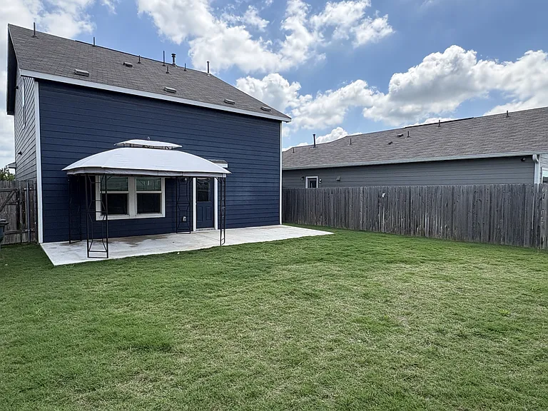 566 Gabbro Gdns — Photo 4