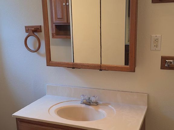 Bathroom vanity