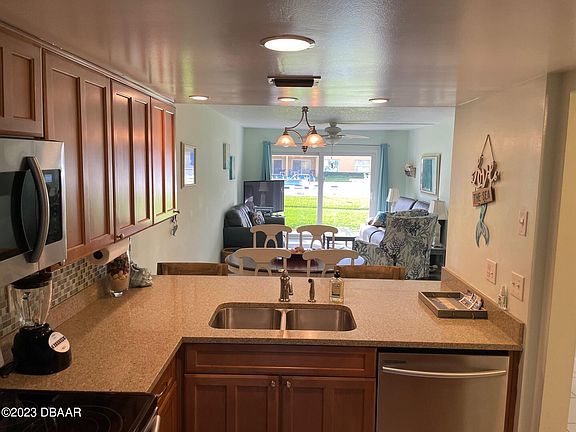 4th image of 3801 S Atlantic Ave APT 105
