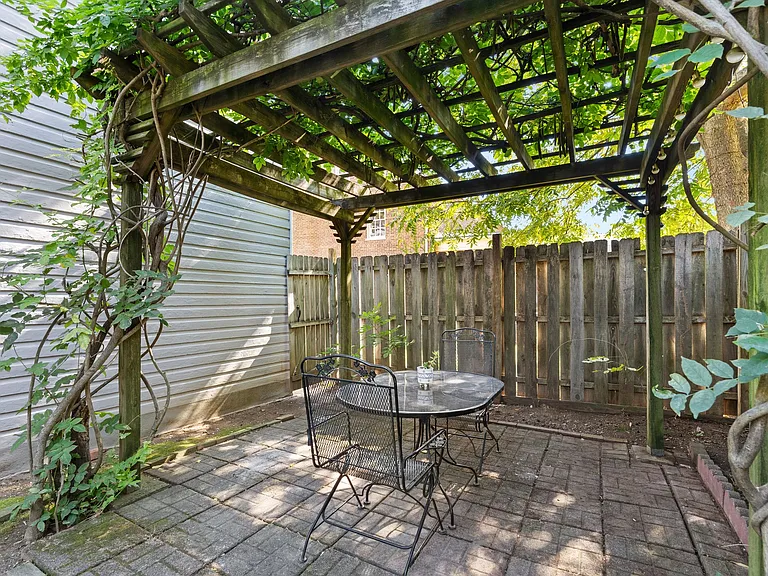 209 N Washington St — Photo 133
