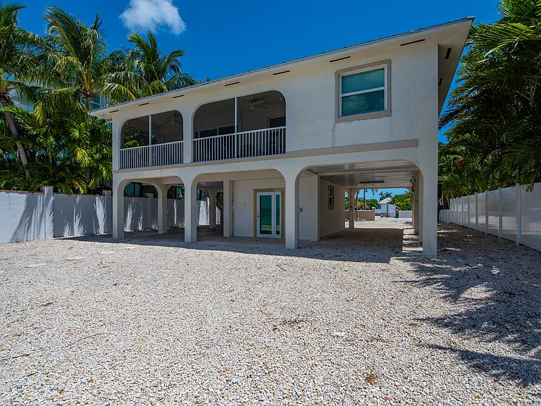 536 Caribbean Dr E — Photo 24