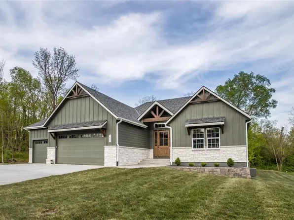 1601 SW Stonewall Dr, Oak Grove, MO 64075
