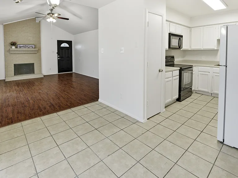 3324 Green Ridge St — Photo 6