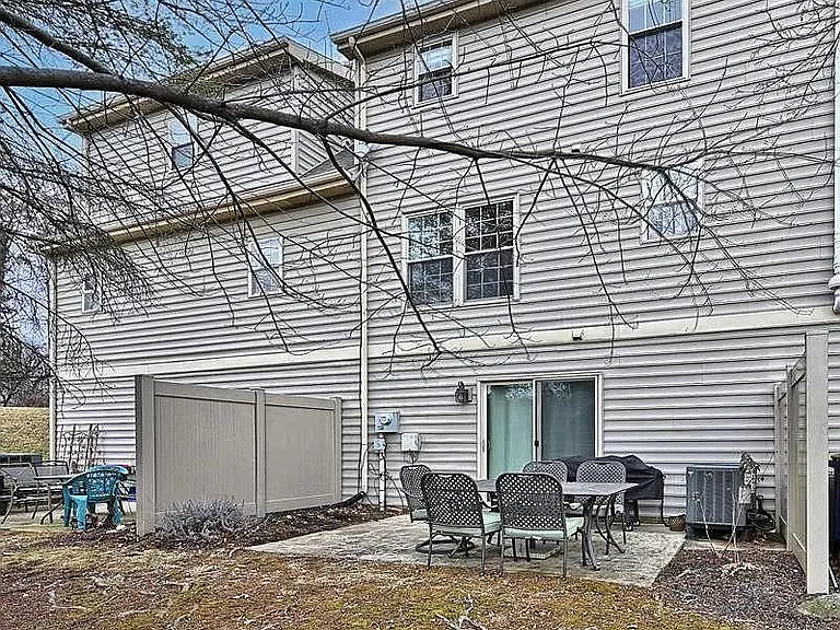 1719 Peyton Randolph Ct — Photo 18