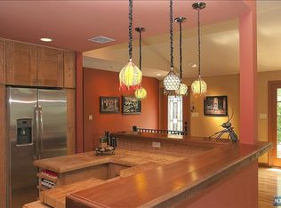 39 Thackeray Rd, Oakland, NJ 07436