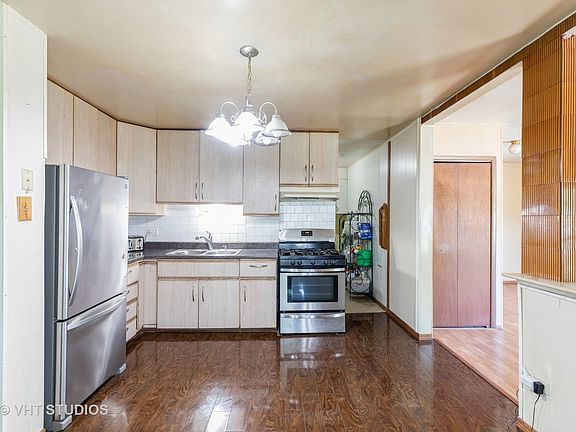 3rd image of 4541 Poplar Ave