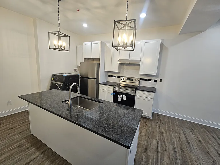 406 Main St #2 — Photo 11
