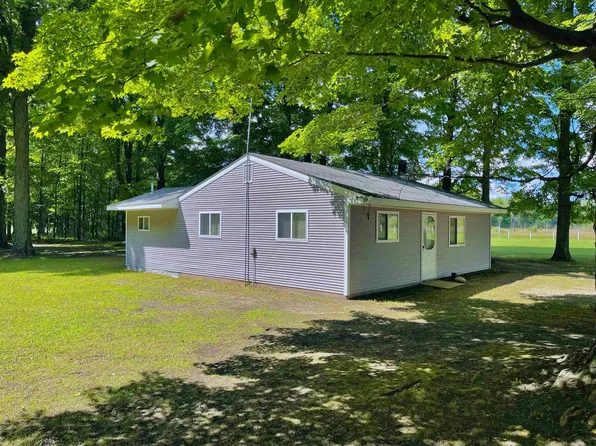 7547 N Kings Hwy, Luther, MI 49656