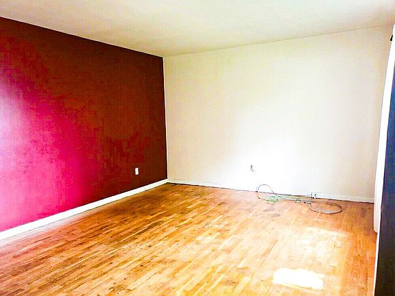 4th image of 1343 Castle Ct