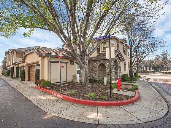 3rd image of 82 W Luna Loca Ln