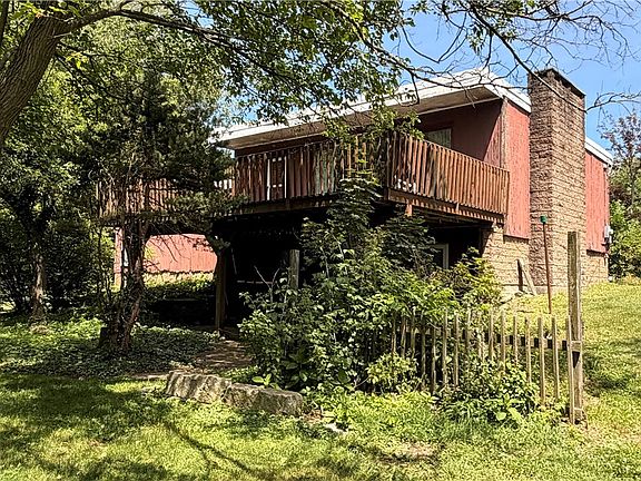 3rd image of 555 Bradys Ridge Rd